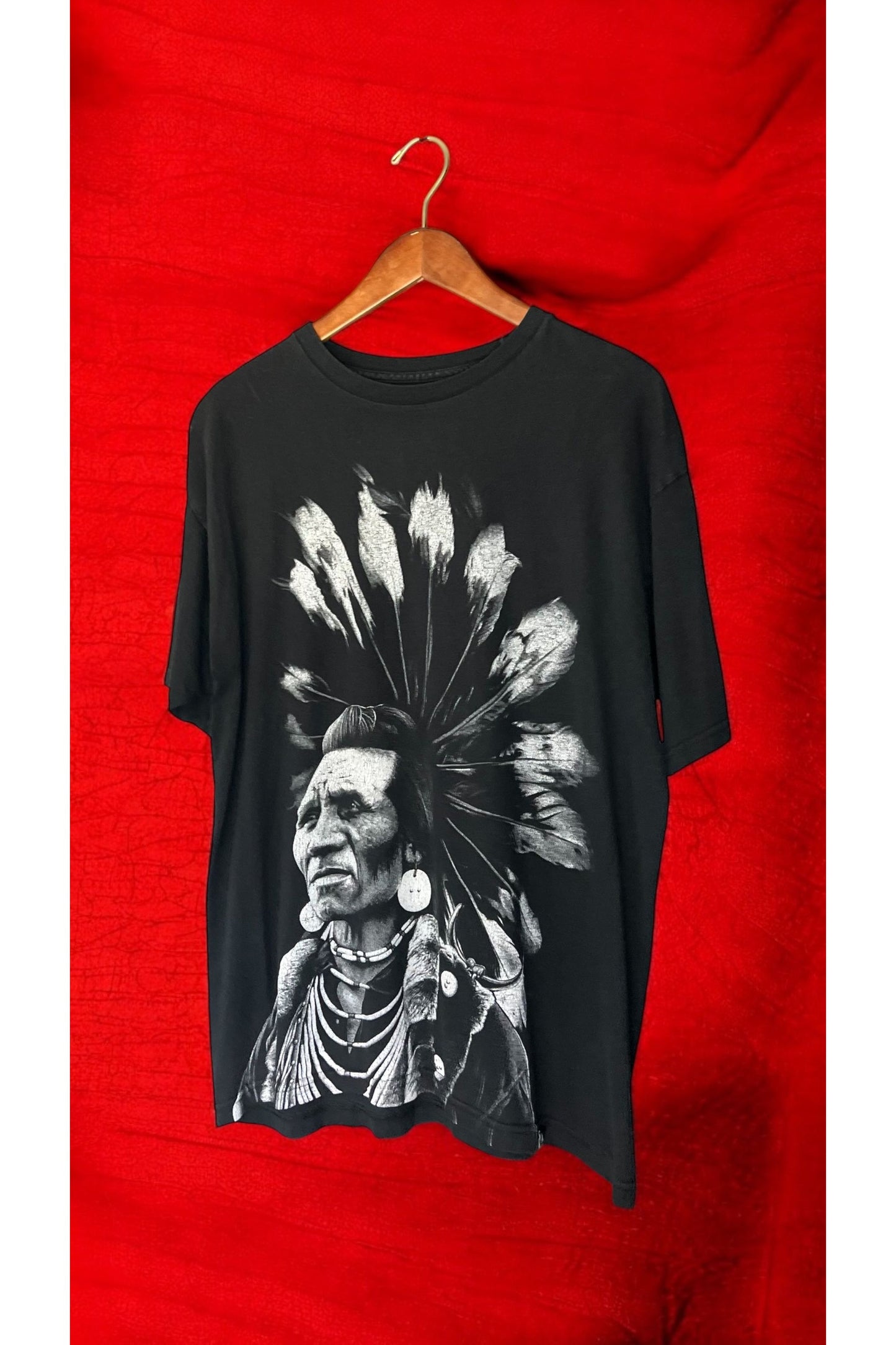 Native American Headdress T-Shirt – Retro Tribal Graphic Tee - La Kultura