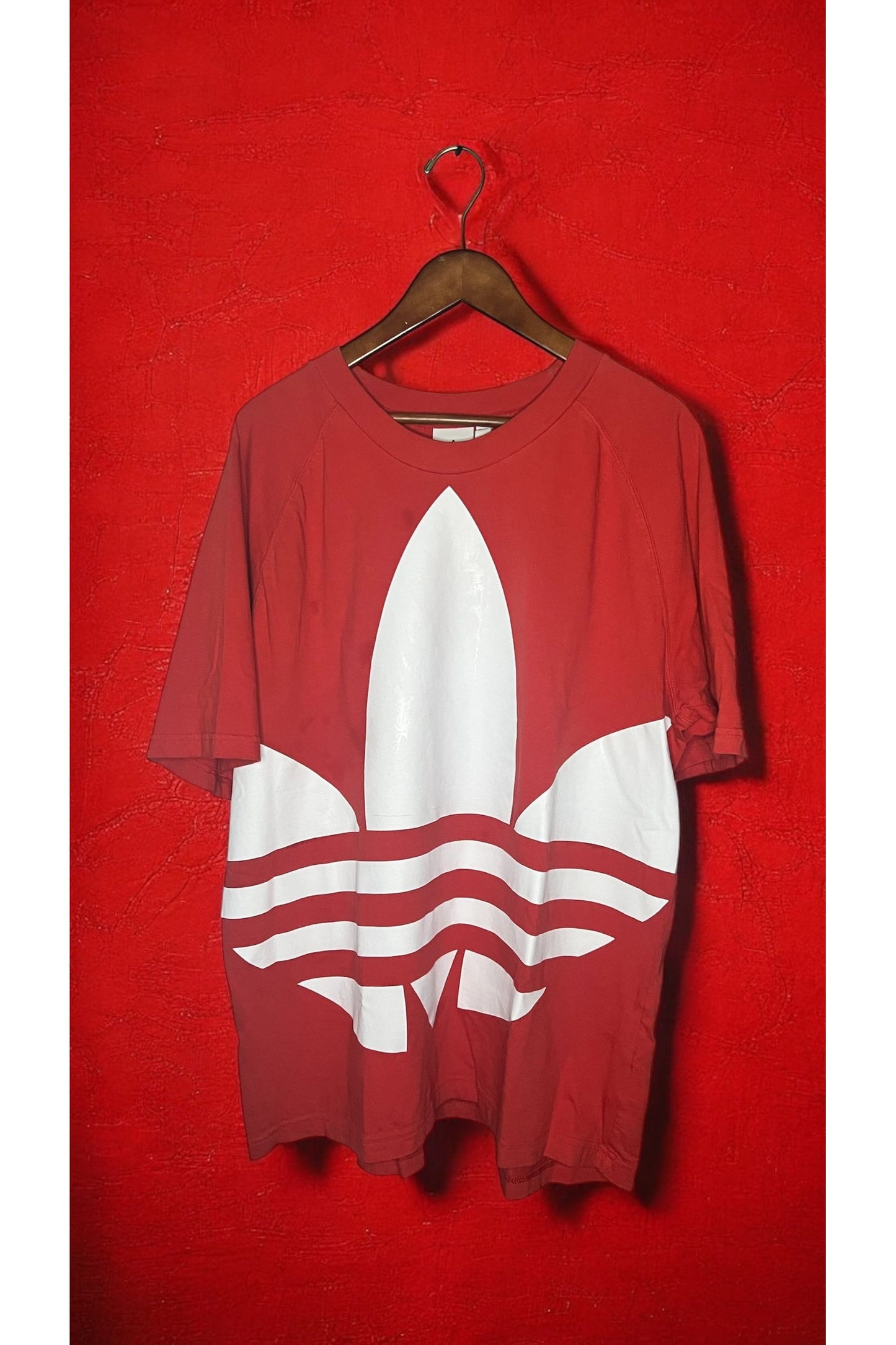 Vintage Adidas Originals Red Trefoil T-Shirt – Retro Streetwear Graphic Tee - La Kultura